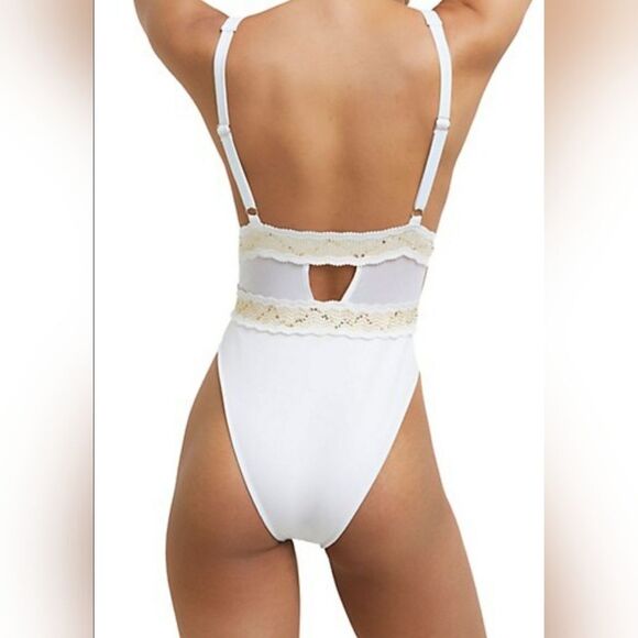 River Island One-Piece Embroidered Plunge Swimsuit NWOT size 4 White & Gold - Picture 2 of 5